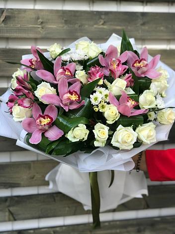 Букет цветов из: Розы и Хризантемы в Алакуртти