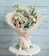 Букет цветов из:  Розы и Лизиантусы в Алакуртти