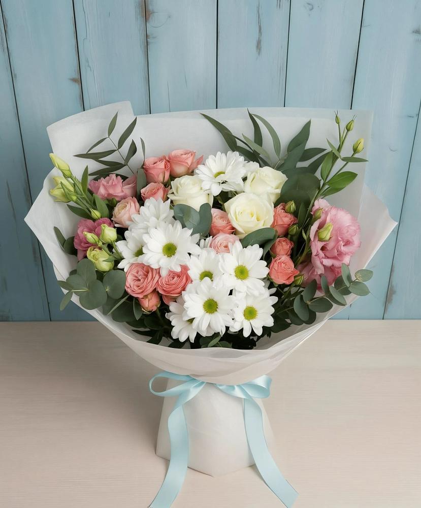 Букет цветов из: Розы, Лизиантусы и Хризантемы в Алакуртти