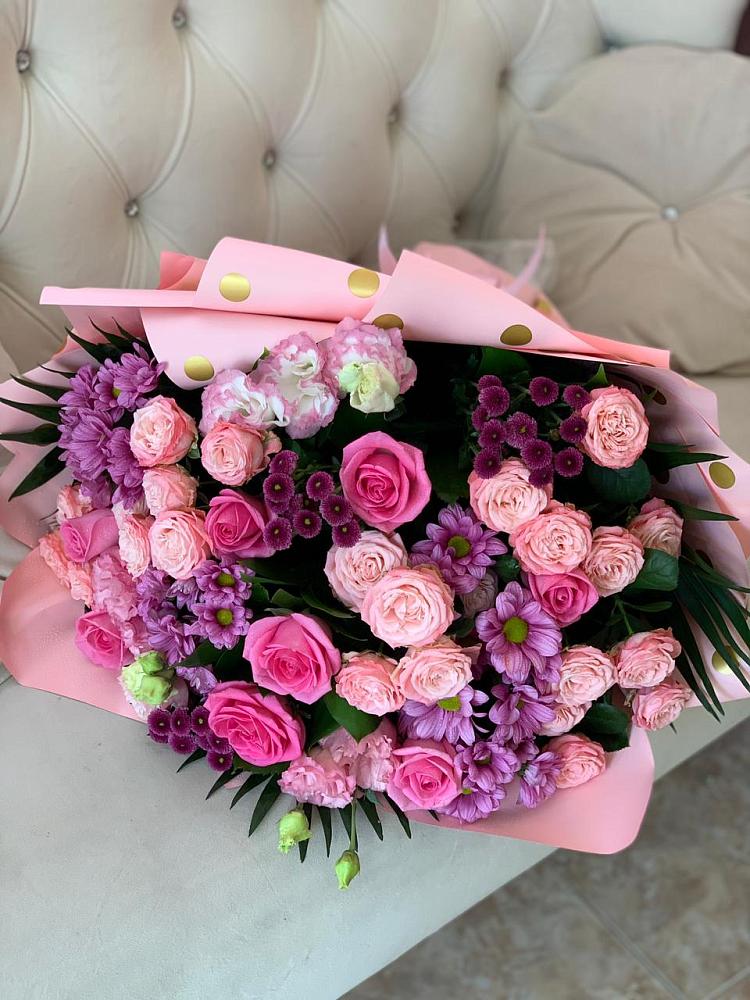 Букет цветов из: Хризантемы, Розы и Лизиантусы в Алакуртти