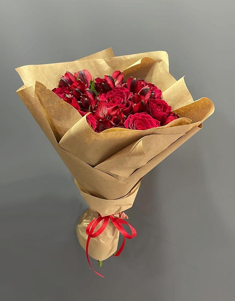 Букет цветов из: Альстромерии и Розы в Алакуртти