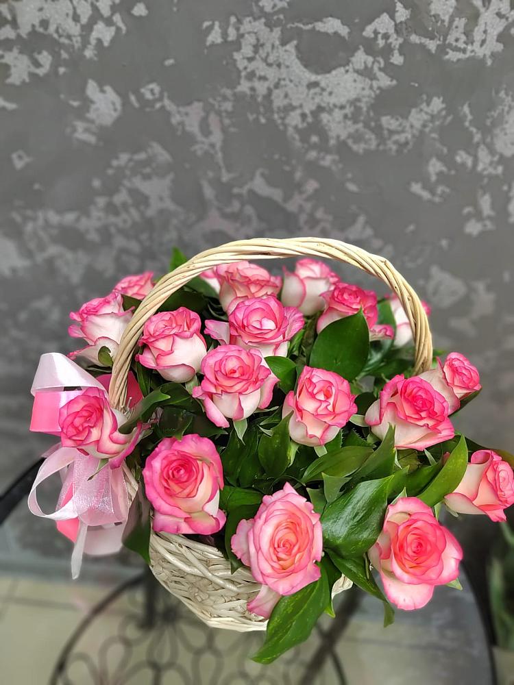 Цветочная композиция из Розы в корзине в Алакуртти