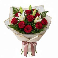 Букет цветов из:  Лилии и Розы в Алакуртти