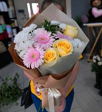Букет цветов из:  Герберы, Розы и Хризантемы в Алакуртти