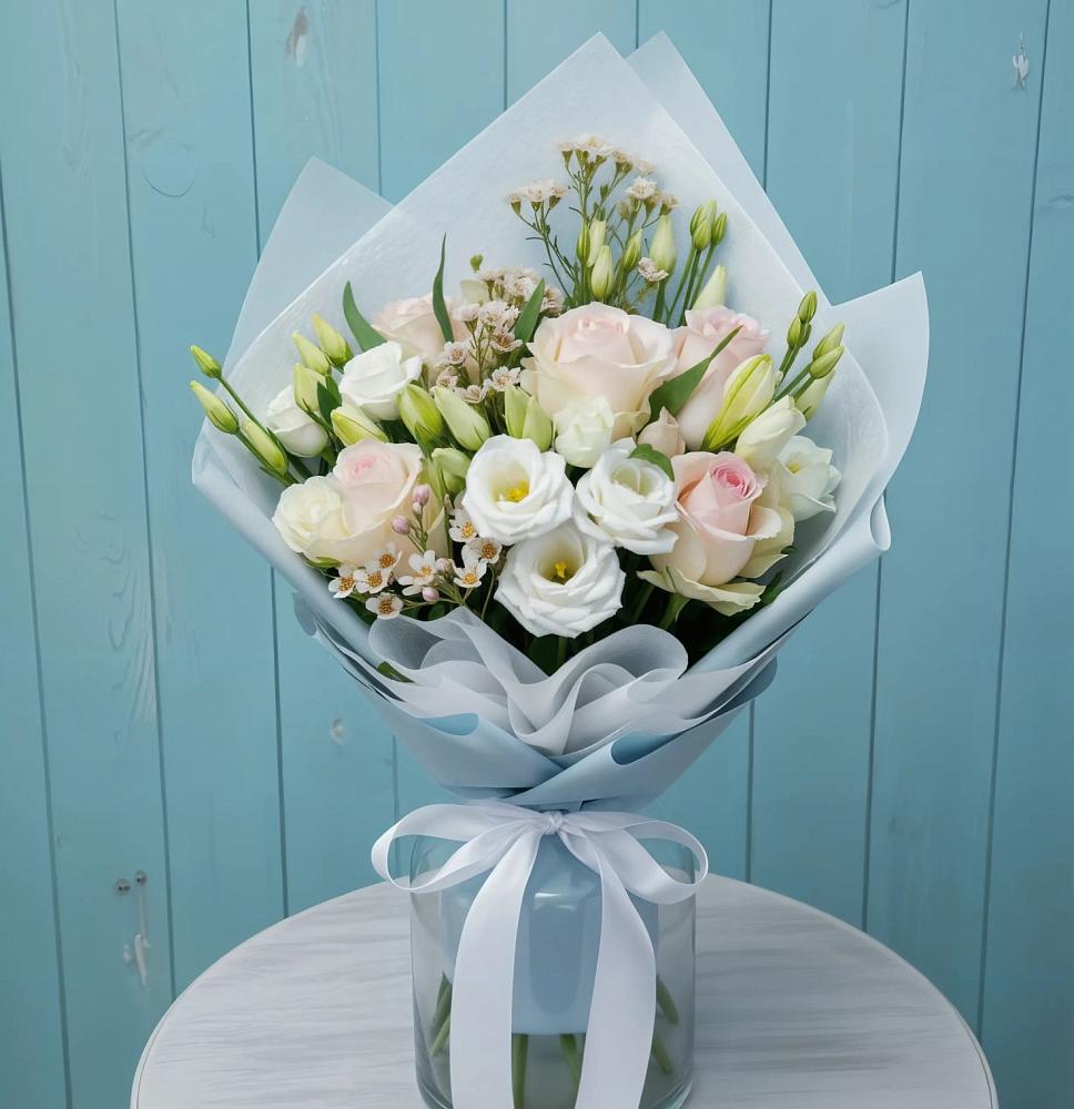 Букет цветов из: Розы и Лизиантусы в Алакуртти