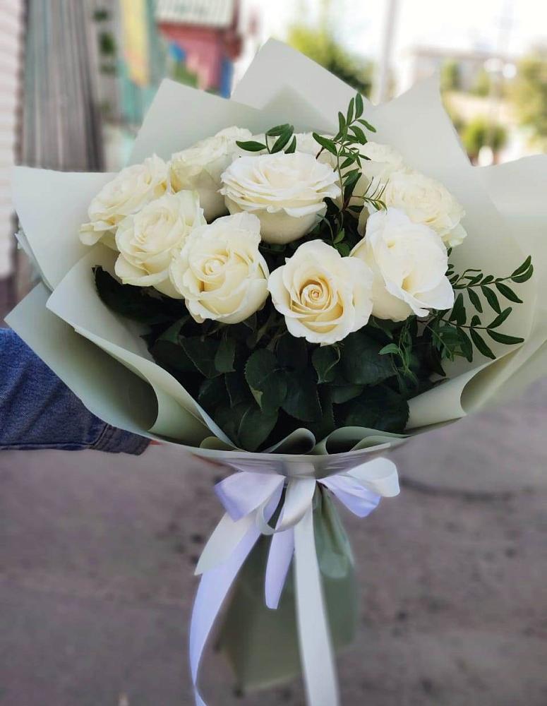 Букет Белые розы Проуд в Алакуртти
