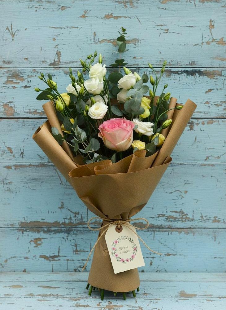 Букет цветов из: Розы и Лизиантусы в Алакуртти