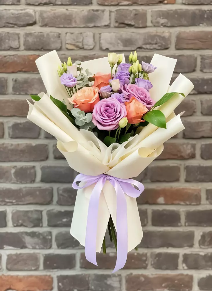 Букет цветов из: Лизиантусы и Розы в Алакуртти