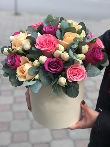 Цветочная композиция из Розы в шляпной коробке в Алакуртти