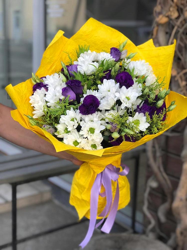 Букет цветов из: Ирисы, Хризантемы и Ромашки в Алакуртти