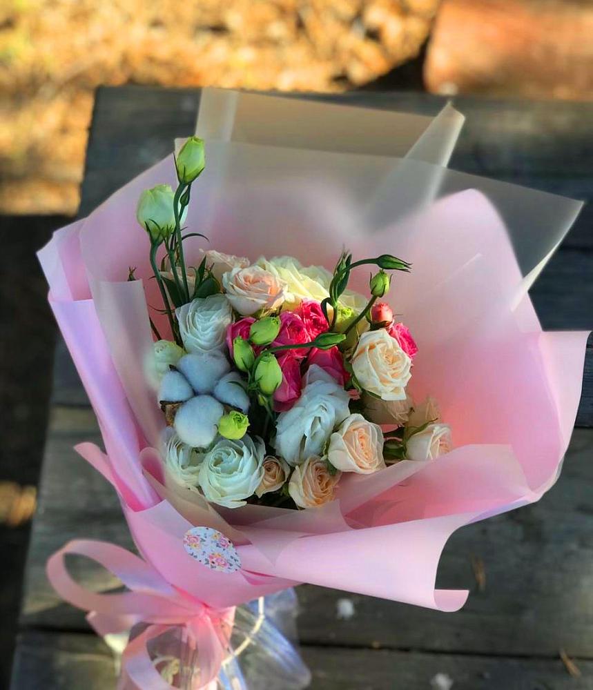 Букет цветов из: Розы и Лизиантусы в Алакуртти