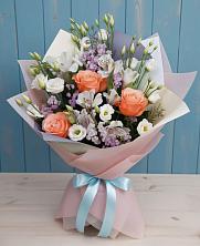 Букет цветов из:  Лизиантусы, Розы, Альстромерии и Гипсофила в Алакуртти