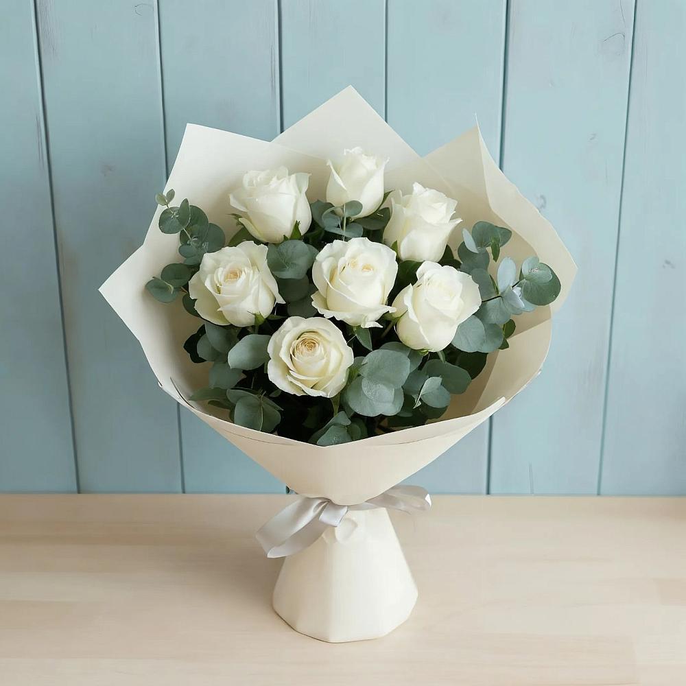 Букет Белые розы в Эвкалипте в Алакуртти