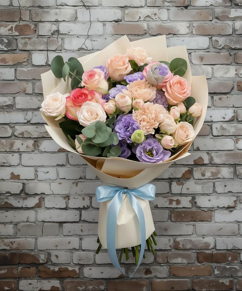 Букет цветов из: Розы, Лизиантусы и Гвоздики в Алакуртти