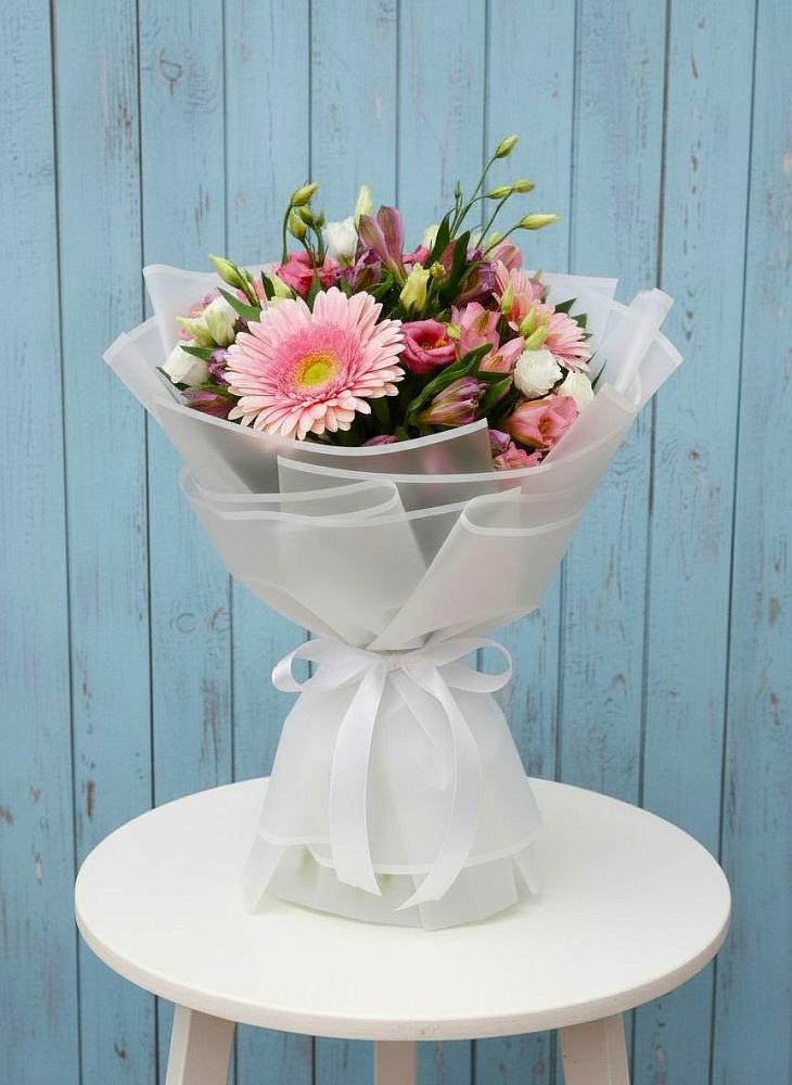 Букет цветов из: Герберы, Альстромерии и Лизиантусы в Алакуртти