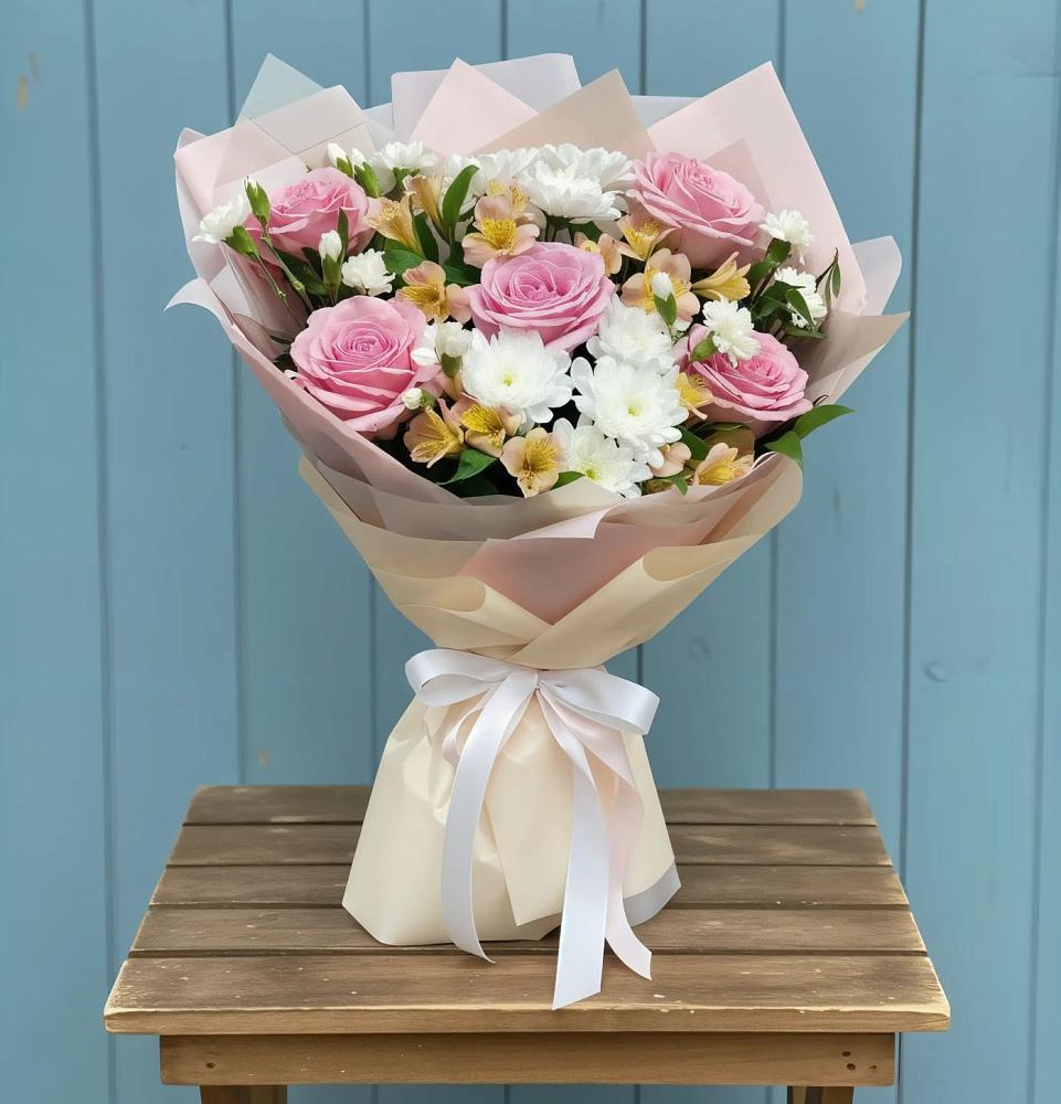 Букет цветов из: Гвоздики, Орхидеи и Розы в Алакуртти