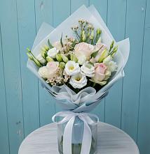 Букет цветов из:  Розы и Лизиантусы в Алакуртти