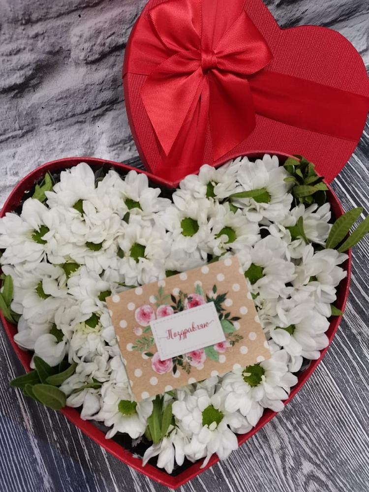Цветочная композиция из Хризантемы в виде сердца в Алакуртти