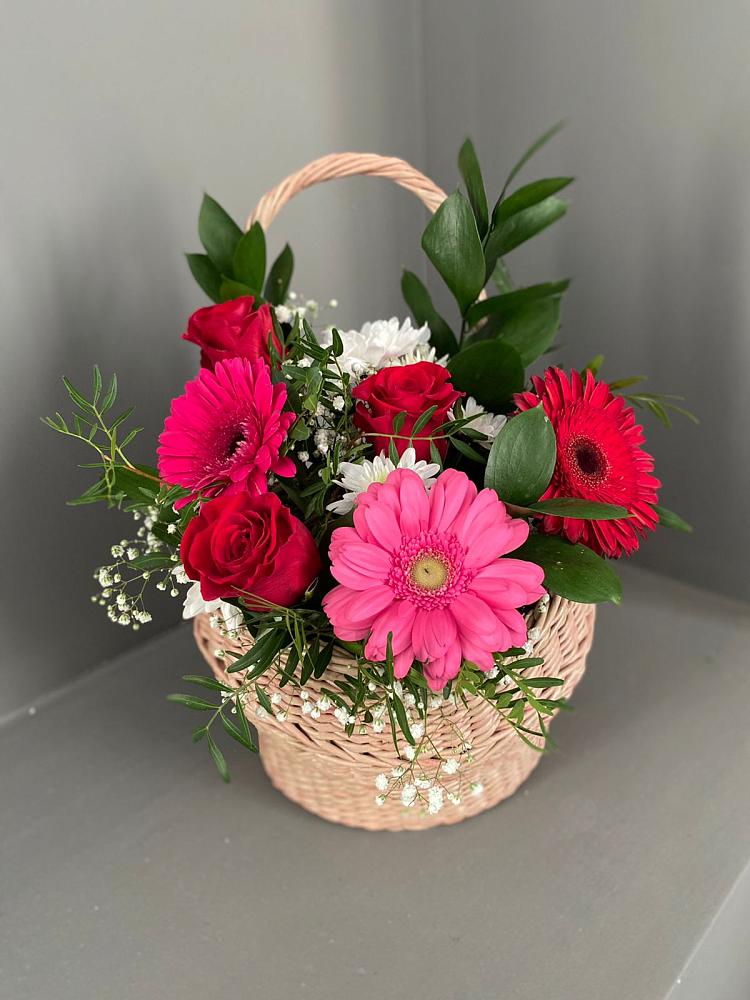 Цветочная композиция из Розы, Хризантемы и Герберы в корзине в Алакуртти