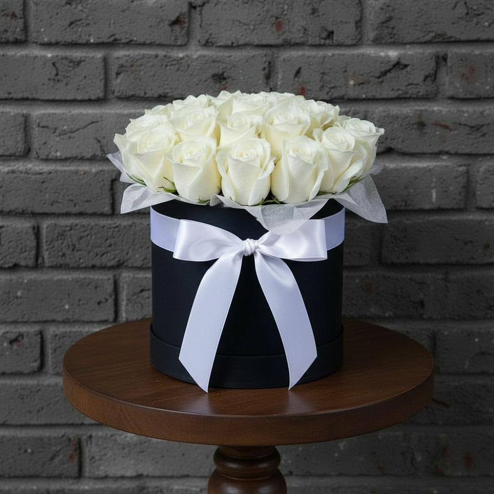 Цветочная композиция из Розы в шляпной коробке в Алакуртти