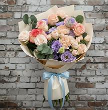 Букет цветов из:  Розы, Лизиантусы и Гвоздики в Алакуртти