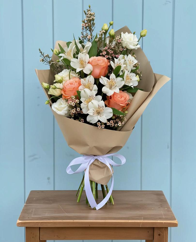 Букет цветов из: Альстромерии, Лизиантусы, Розы и Хризантемы в Алакуртти
