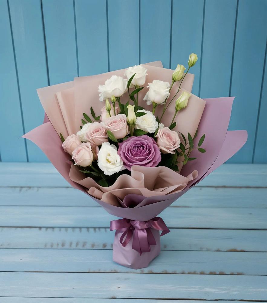 Букет цветов из: Розы и Лизиантусы в Алакуртти